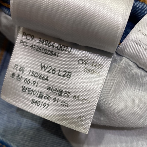 2 pairs of button fly Levis - Picture 6 of 7